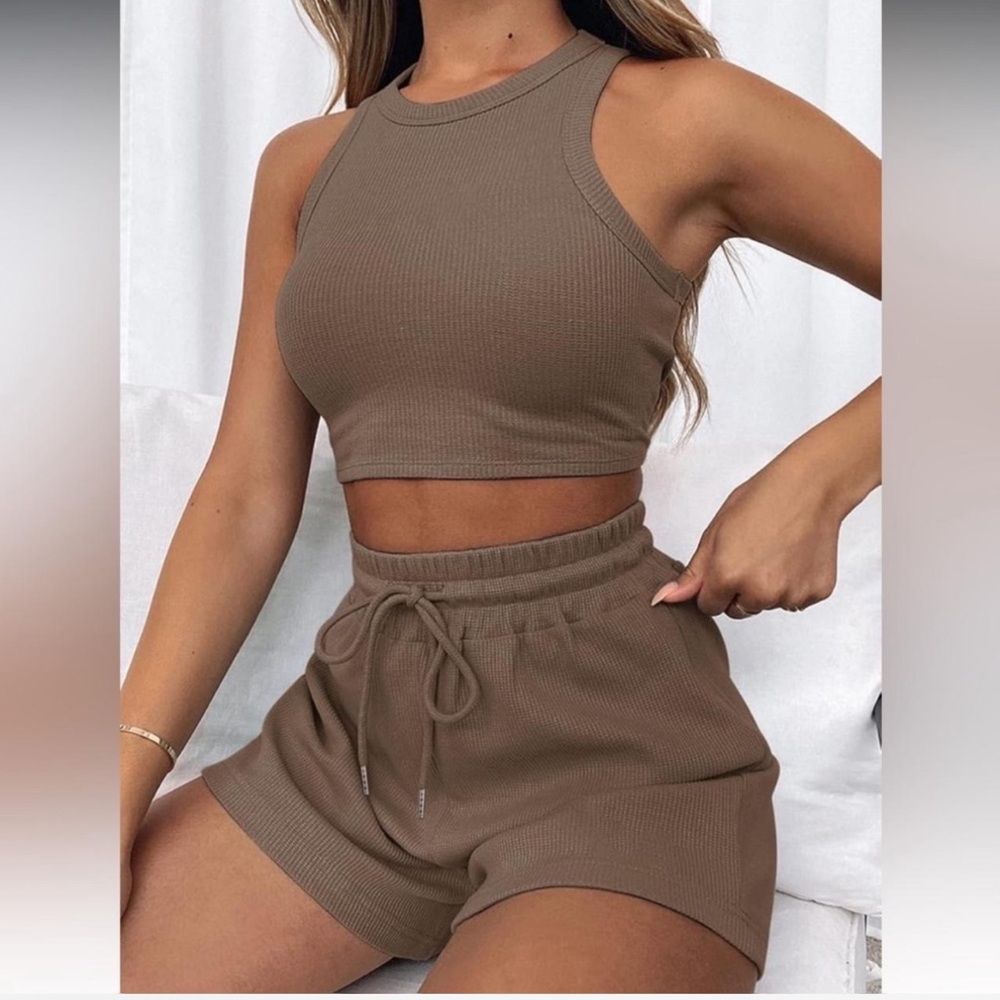 Amazon Women's Ribbed Brown Shorts Set - Picture 3 of 3